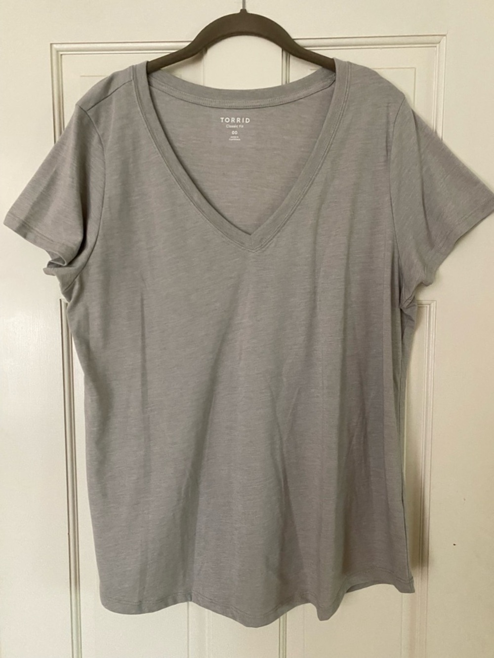 Torrid NWOT Light Gray V-Neck Short Sleeve Tee